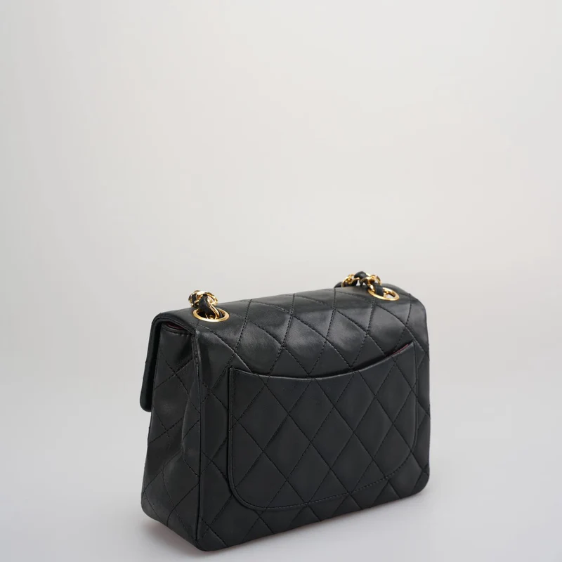 Chanel Vintage Timeless Mini Square Classic Flap Bag in Schwarz mit 24 Karat Goldbeschlägen