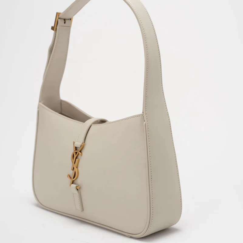 Saint Laurent Le 5 à 7 Schultertasche aus Leder in Cremeweiß mit goldener Hardware