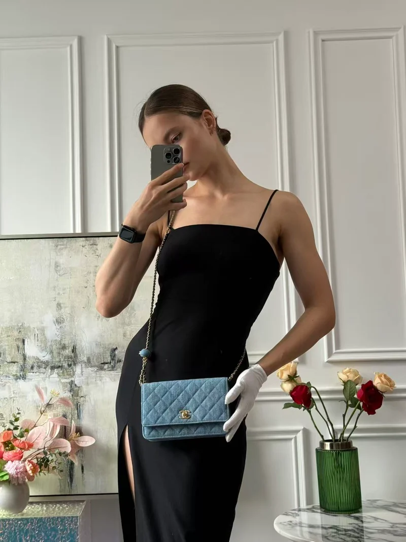 Chanel Denim Wallet On Chain (WOC) CC Pearl Crush Blue Tasche aus dem Jahr 2022