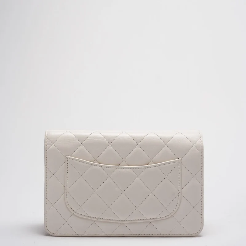 Chanel – Geldbörse mit Kette – Zeitlose/klassische Umhängetasche aus Leder in Weiß mit silbernen Kristallbeschlägen