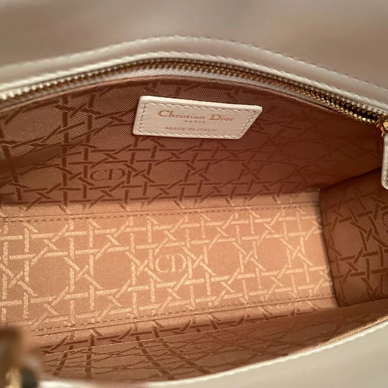 Christian Dior – Kleine Lady Dior-Tasche aus weißem Cannage-Lammleder mit goldenen Beschlägen, 2020
