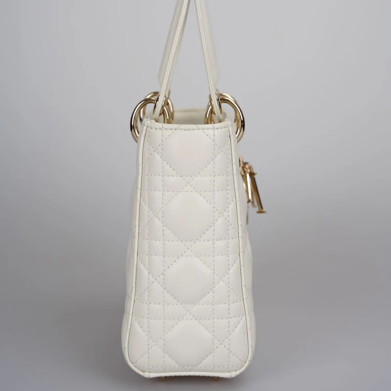 Christian Dior Kleine Lady Dior Tasche aus weißem Cannage-Lammleder mit goldenen Beschlägen