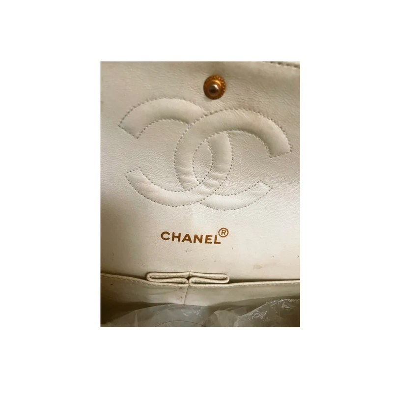 Chanel White Vintage Medium Classic Flap Bag aus Lammleder mit 24 Karat Goldbeschlägen