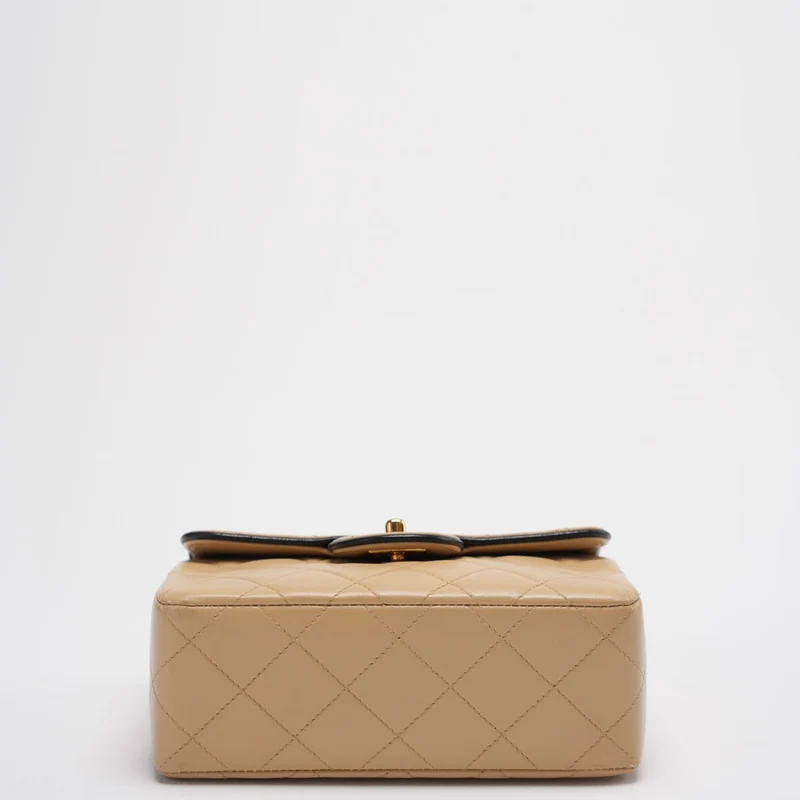 Chanel Vintage Classic/Timeless Mini Square Flap 11.12 Tasche in Beige-Schwarz mit 24 Karat Goldbeschlägen