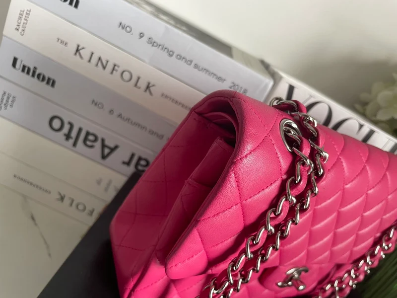 Chanel Timeless Classic Medium Double Flap Bag – Lammleder in Pink mit silberner Hardware