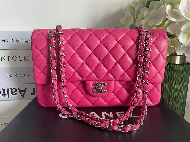 Chanel Timeless Classic Medium Double Flap Bag – Lammleder in Pink mit silberner Hardware