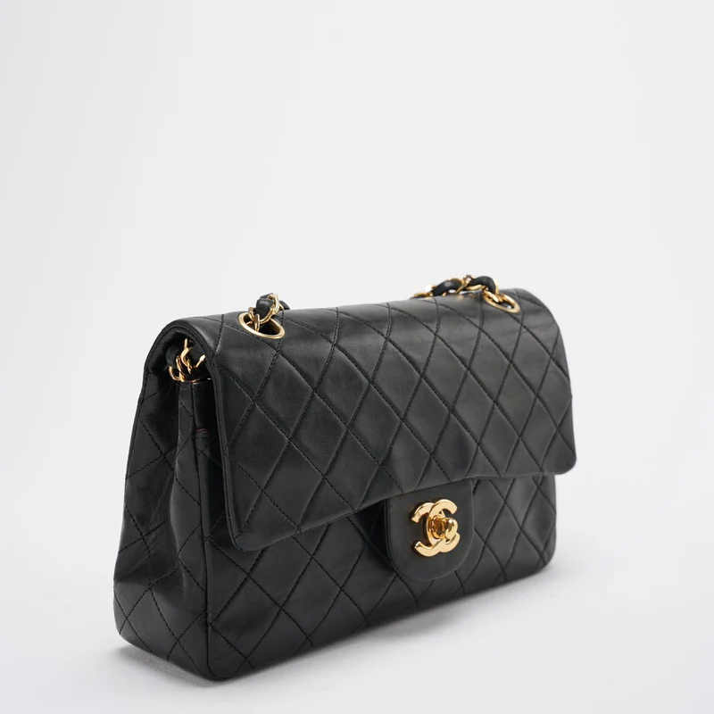 Chanel Vintage Classic Timeless Flap Bag Schwarzes Lammleder mit 24 Karat Goldbeschlägen (selten)