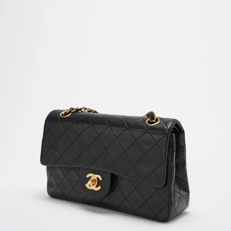 Chanel Vintage Classic Timeless Flap Bag Schwarzes Lammleder mit 24 Karat Goldbeschlägen (selten)