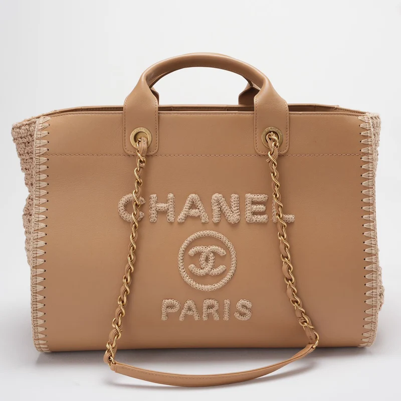 Chanel Deauville Tote Bag aus kamelfarbenem Kalbslederstrick mit goldfarbenen Metallteilen, mittelgroß