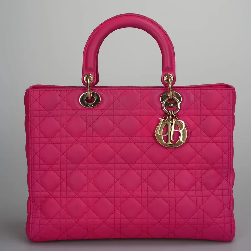 Christian Dior – Große Cannage Lady Dior aus Lammleder in Rosa mit goldener Hardware