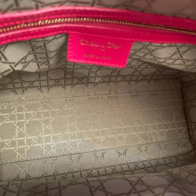 Christian Dior – Große Cannage Lady Dior aus Lammleder in Rosa mit goldener Hardware