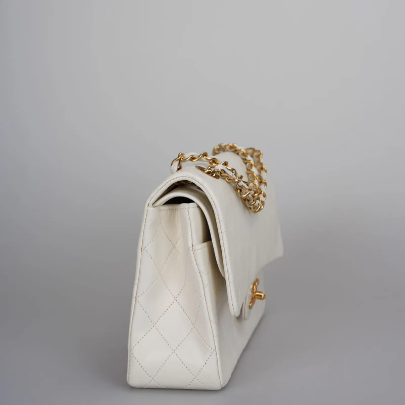 Chanel Vintage Weiße klassische Doppel-Flap-Tasche mit 24 Karat Goldbeschlägen