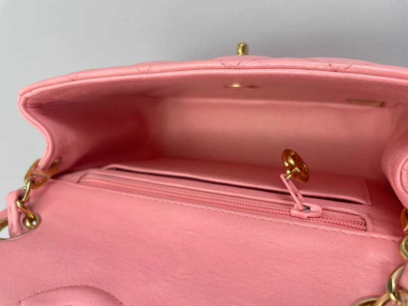 Chanel Vintage Rose Pink Classic Mini Square Flap Bag aus Lammleder mit goldenen Beschlägen