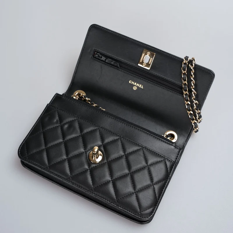 Chanel Trendy CC Geldbörse an Kette WOC Schwarzes Lammleder Gold Hardware