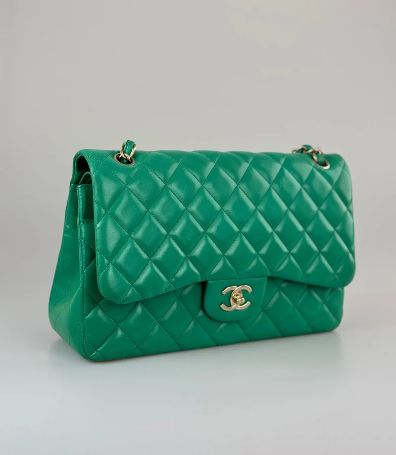 Chanel zeitlose Flap Bag Jumbo Grün mit goldener Hardware