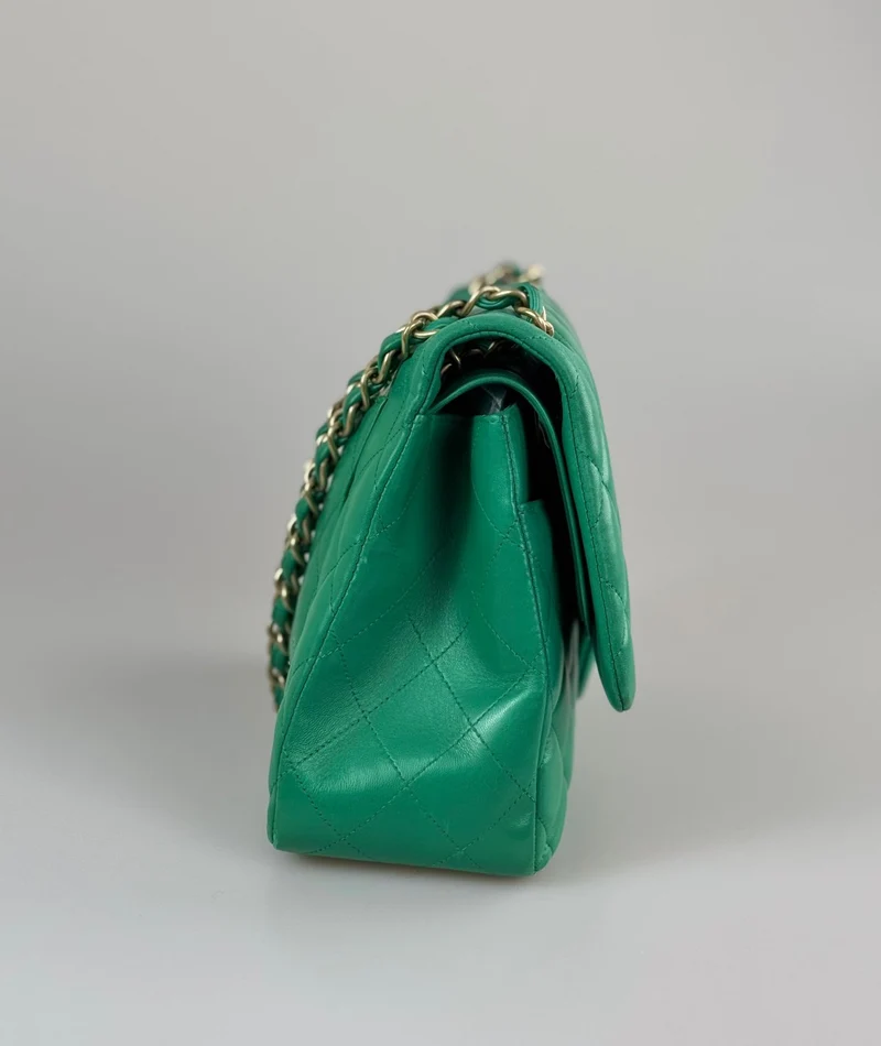 Chanel zeitlose Flap Bag Jumbo Grün mit goldener Hardware