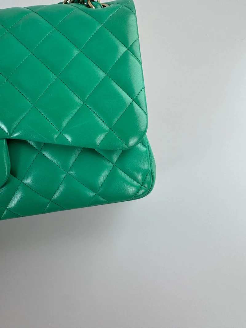 Chanel zeitlose Flap Bag Jumbo Grün mit goldener Hardware