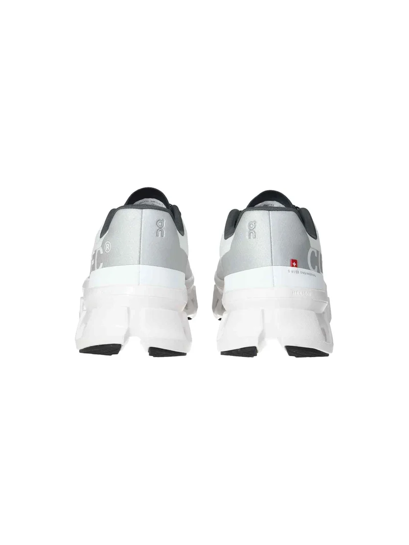 61.98433 W Cloudmonster all white