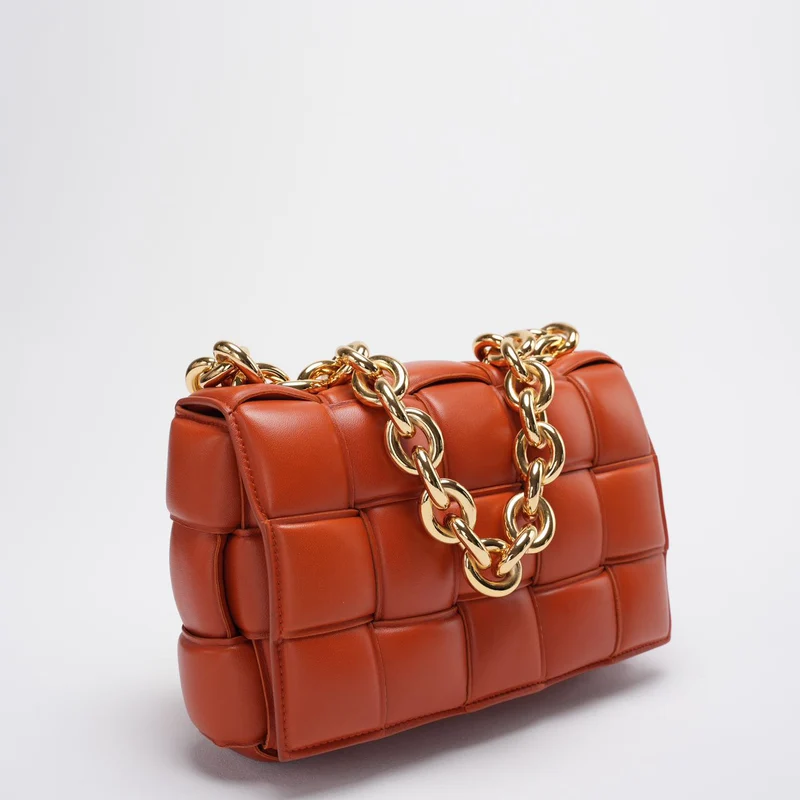 Bottega Veneta Camel CIntrecciato gepolsterte Kettenkassettentasche