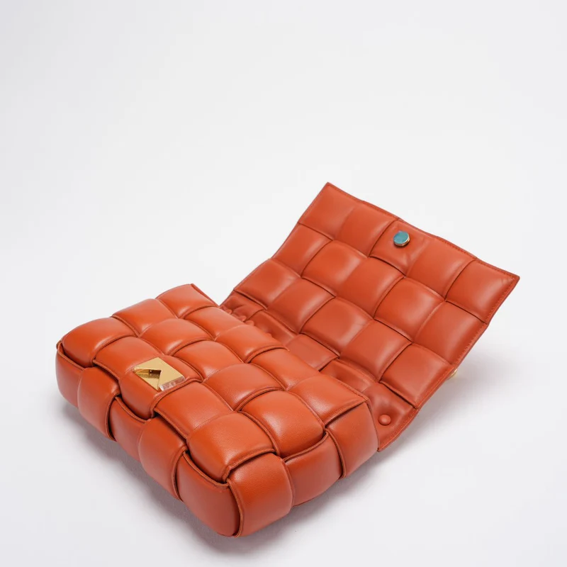 Bottega Veneta Camel CIntrecciato gepolsterte Kettenkassettentasche