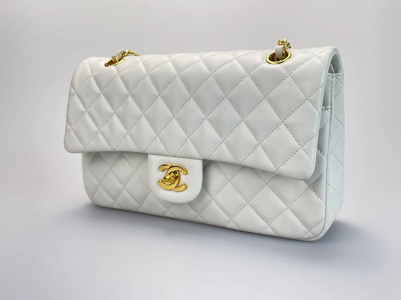 Chanel Vinateg – Klassische Flap Bag in Weiß mit goldener Hardware