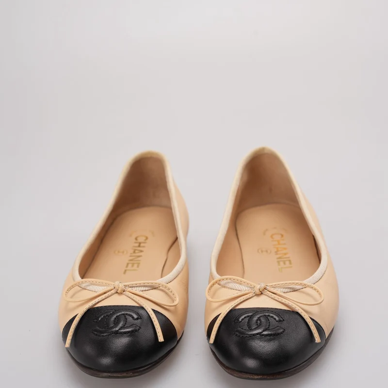 Chanel klassische Ballerinas in Lammleder schwarz beige Größe 35