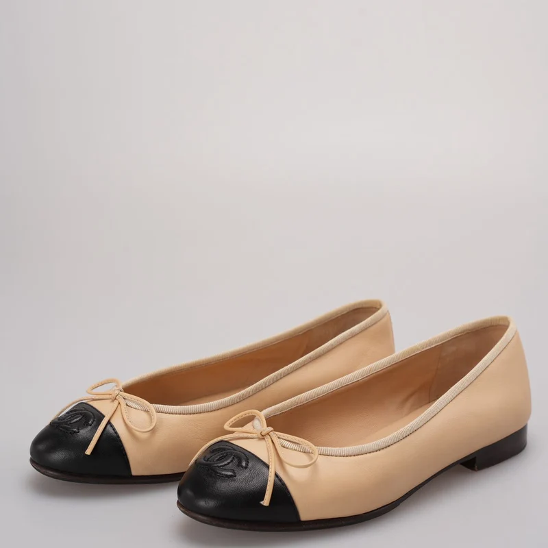 Chanel klassische Ballerinas in Lammleder schwarz beige Größe 35