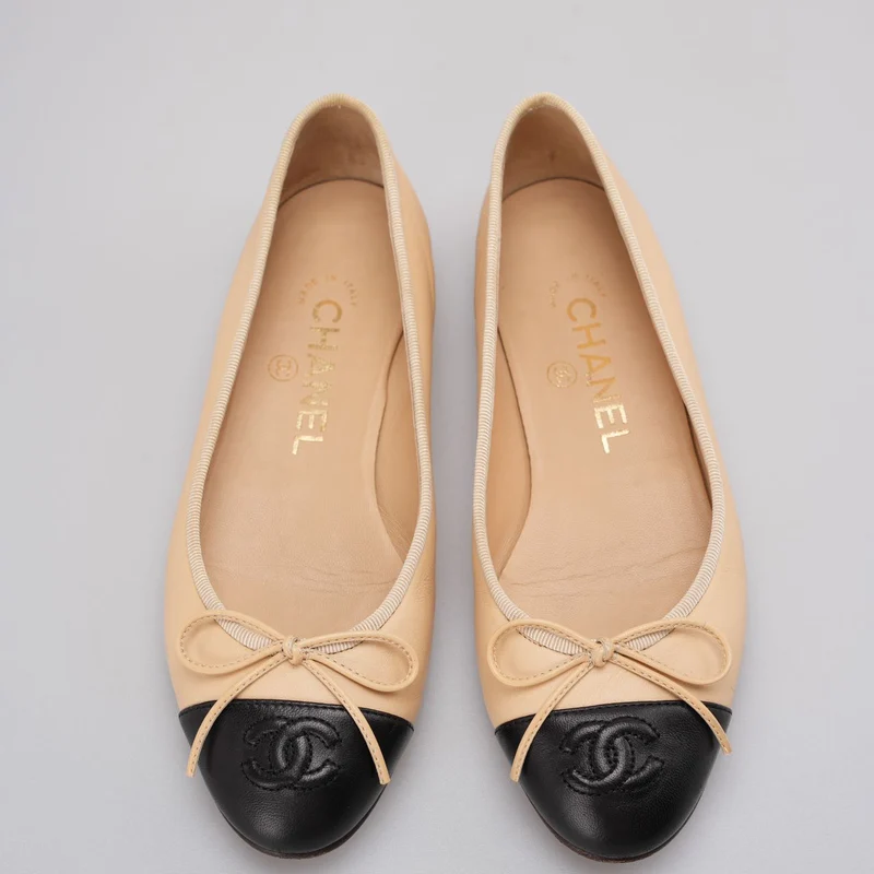 Chanel klassische Ballerinas in Lammleder schwarz beige Größe 35