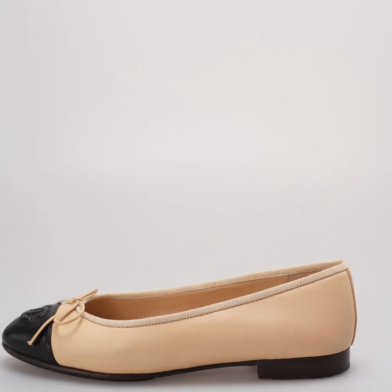 Chanel klassische Ballerinas in Lammleder schwarz beige Größe 35