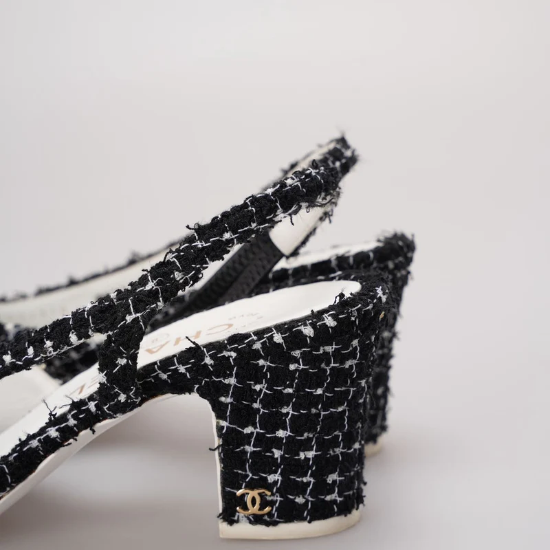 Chanel Schwarze Tweed-Slingback-Pumps mit weißer Zehenkappe 38.5