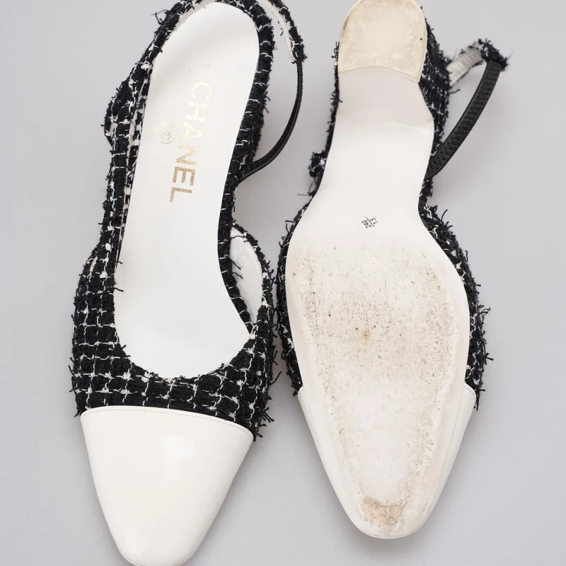 Chanel Schwarze Tweed-Slingback-Pumps mit weißer Zehenkappe 38.5