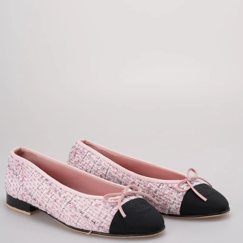 Chanel Pink Tweed Ballerinas mit schwarzer Kappe, Größe 37.5