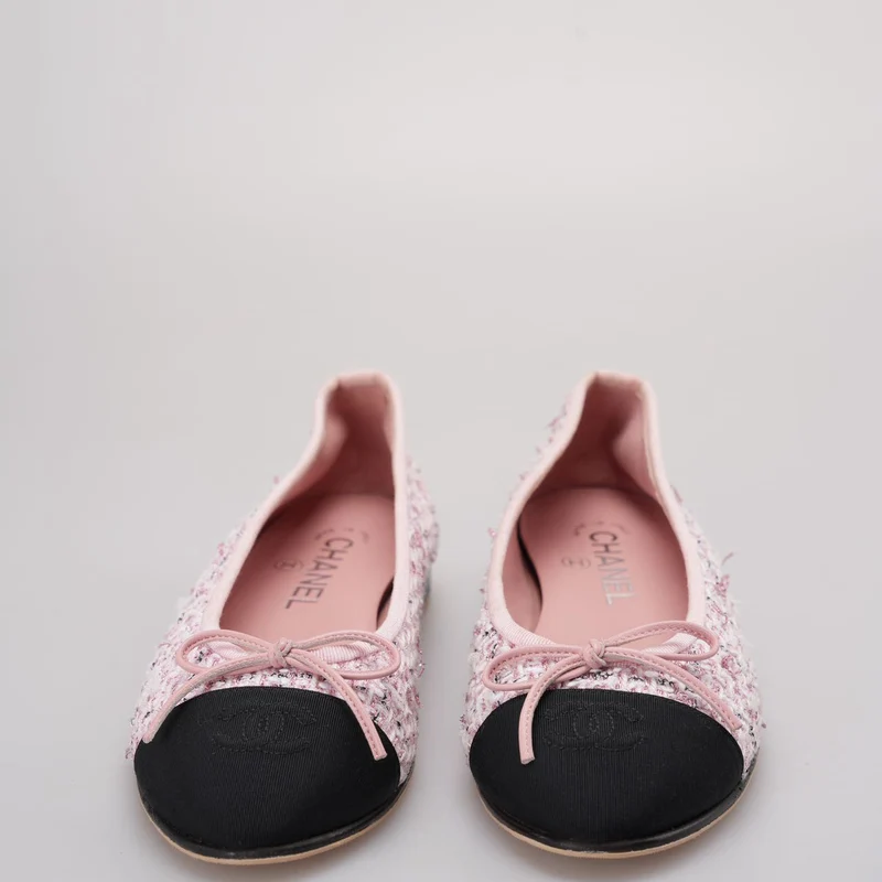 Chanel Pink Tweed Ballerinas mit schwarzer Kappe, Größe 37.5