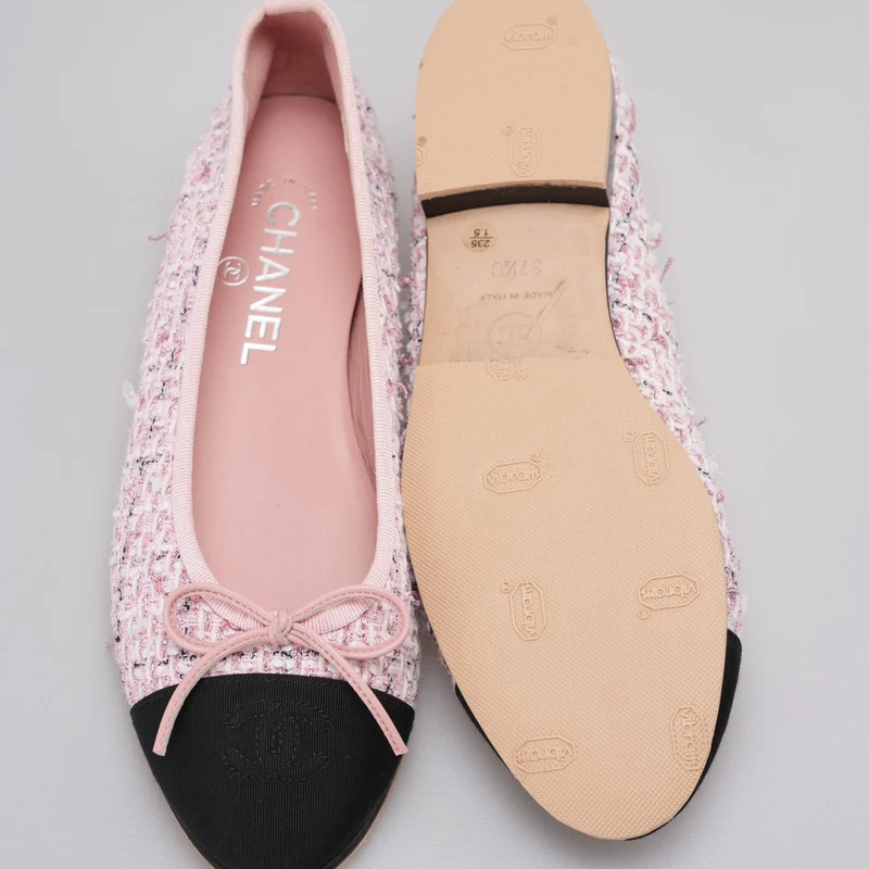 Chanel Pink Tweed Ballerinas mit schwarzer Kappe, Größe 37.5