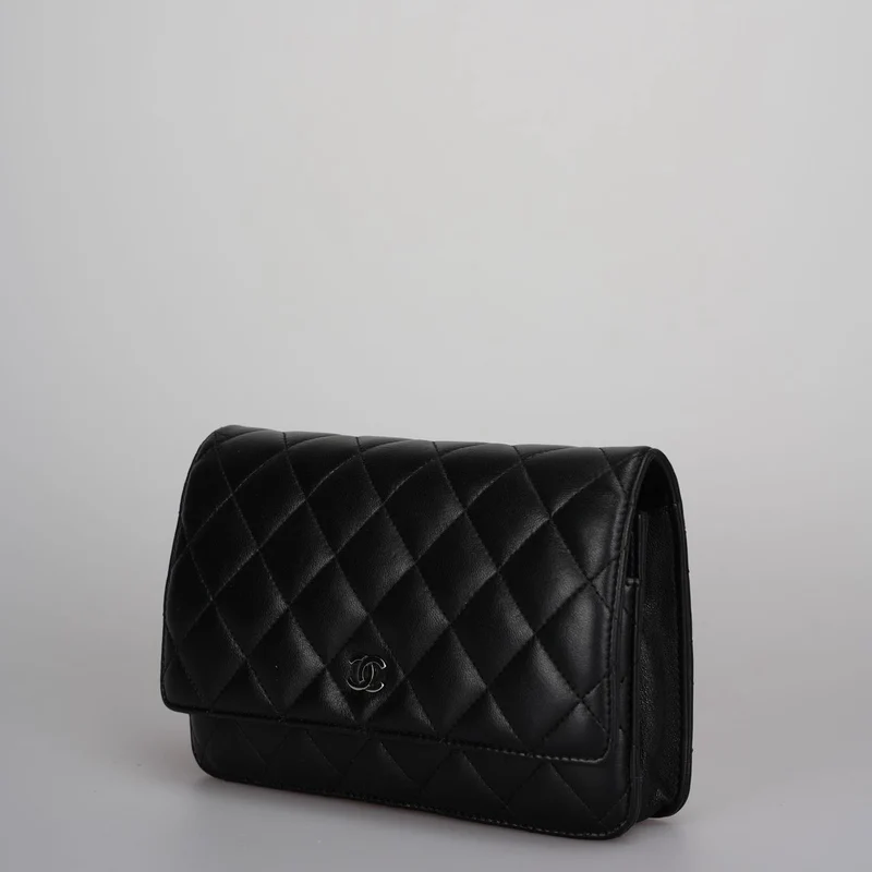 Chanel Schwarzes klassisches WOC-Lammleder mit silberner Hardware