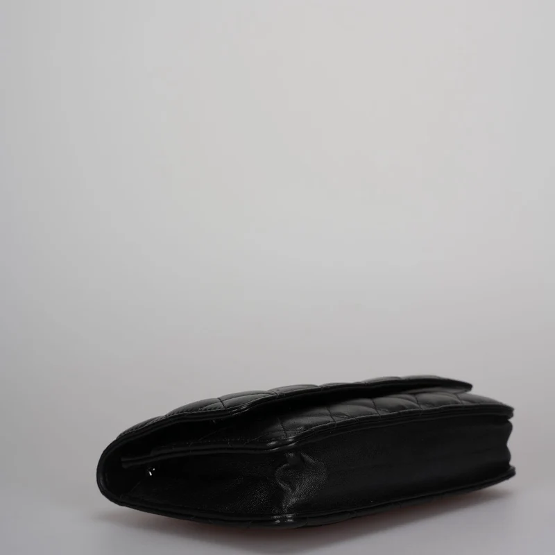 Chanel Schwarzes klassisches WOC-Lammleder mit silberner Hardware