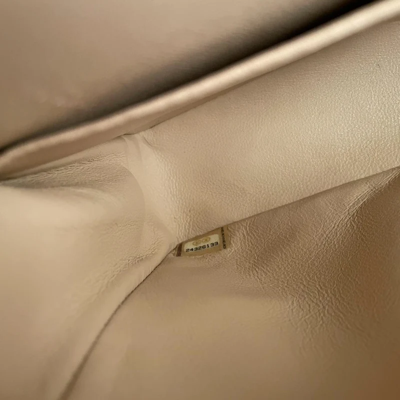 Chanel Beige Classic Double Flap Bag Medium aus gestepptem Kaviarleder mit silberner Hardware