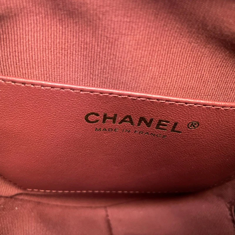 Chanel Große Herztasche aus schwarzem Lammleder mit goldenen Metallbeschlägen