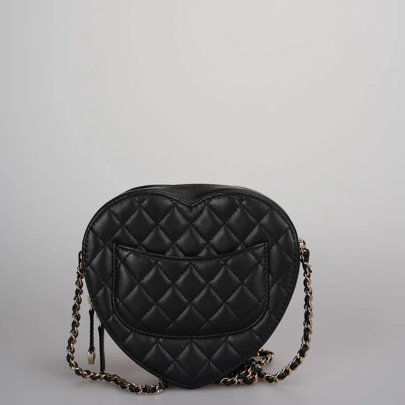Chanel Große Herztasche aus schwarzem Lammleder mit goldenen Metallbeschlägen