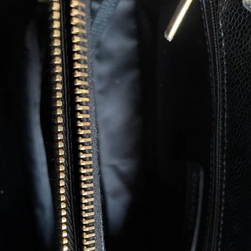 Chanel Grand Shopping Tote Schwarze GST-Tasche aus Kaviarleder mit goldenen Beschlägen