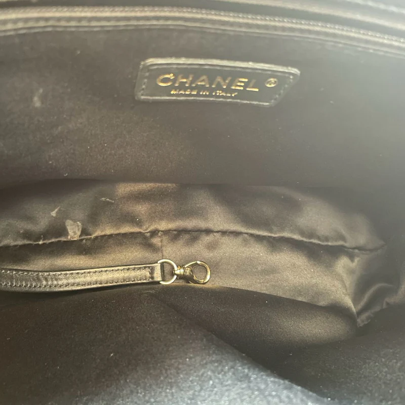 Chanel Grand Shopping Tote Schwarze GST-Tasche aus Kaviarleder mit goldener Hardware Medium