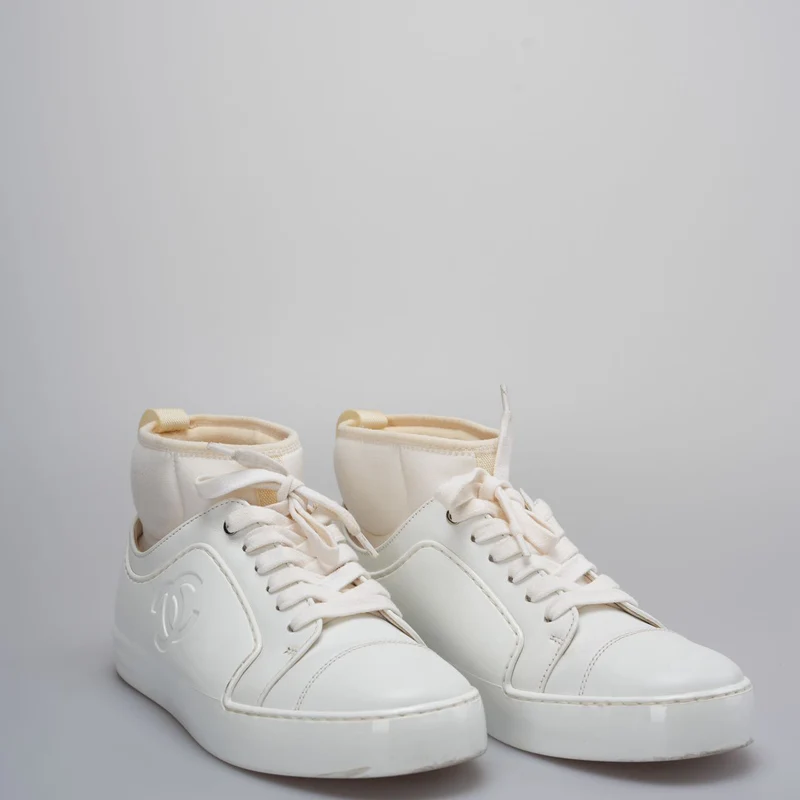 Chanel CC Ankle Sneakers aus weißem Gummi und Leder, Größe 37,5