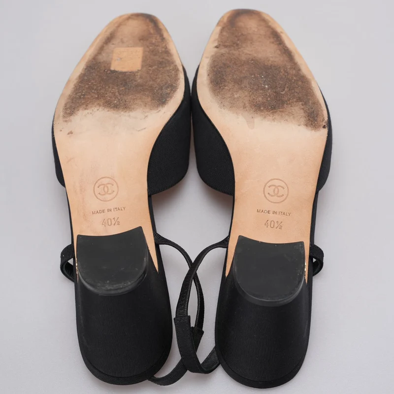 Chanel Schwarz/Gold Escarpins Slingback Chanel Velours Noir Größe 40.5