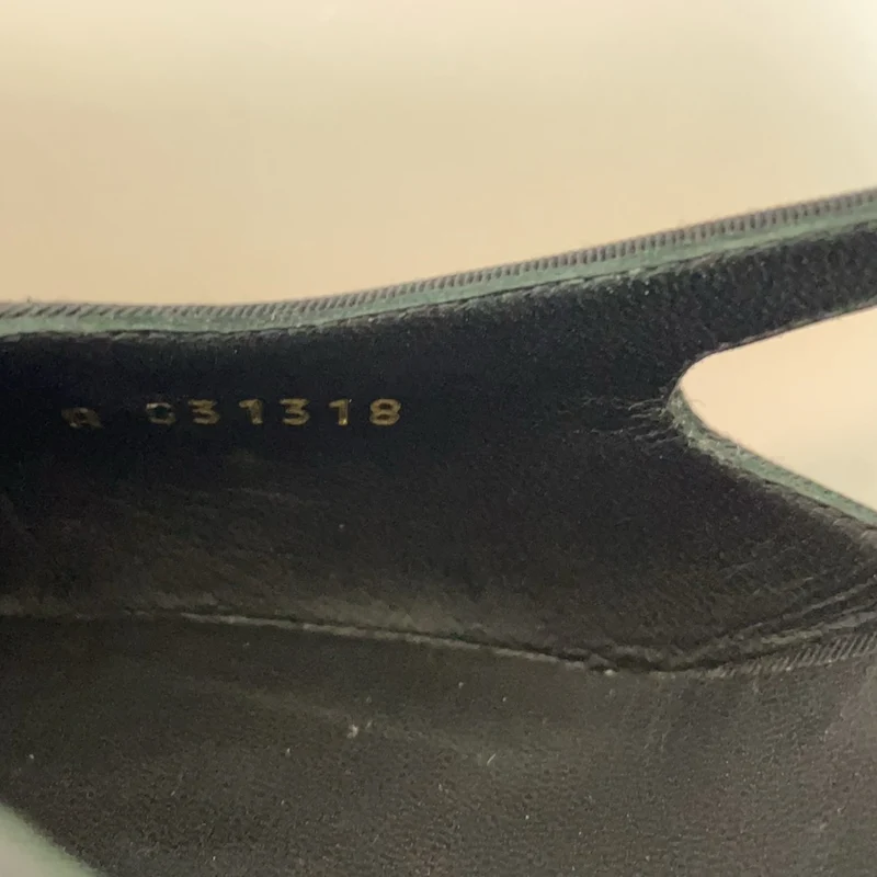 Chanel Schwarz/Gold Escarpins Slingback Chanel Velours Noir Größe 40.5
