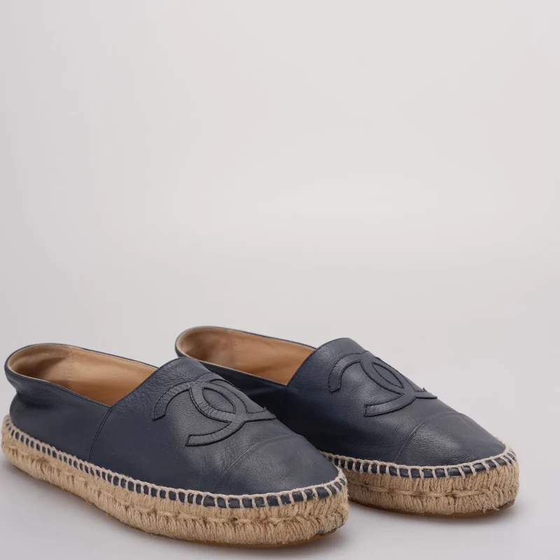 Chanel Blaue Espadrilles aus Leder mit CC-Logo, Größe 39
