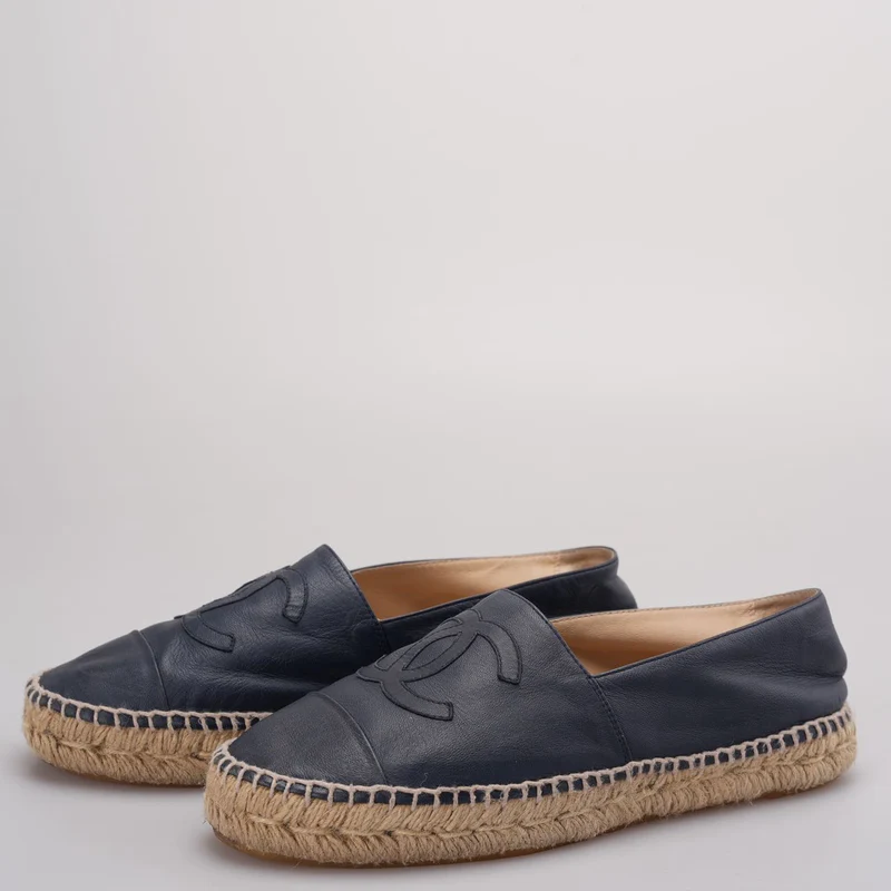 Chanel Blaue Espadrilles aus Leder mit CC-Logo, Größe 39