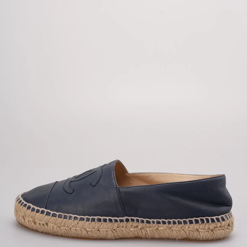 Chanel Blaue Espadrilles aus Leder mit CC-Logo, Größe 39