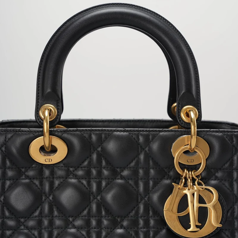 Christian Dior Schwarzes mittelgroßes Lammleder mit goldener Hardware von 2017