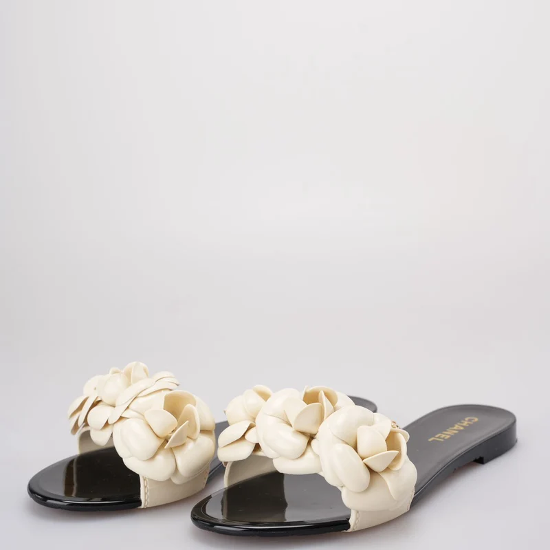 Chanel Schwarz / Weiß Gummi Kamelien Blume Slide Sandalen Größe 36
