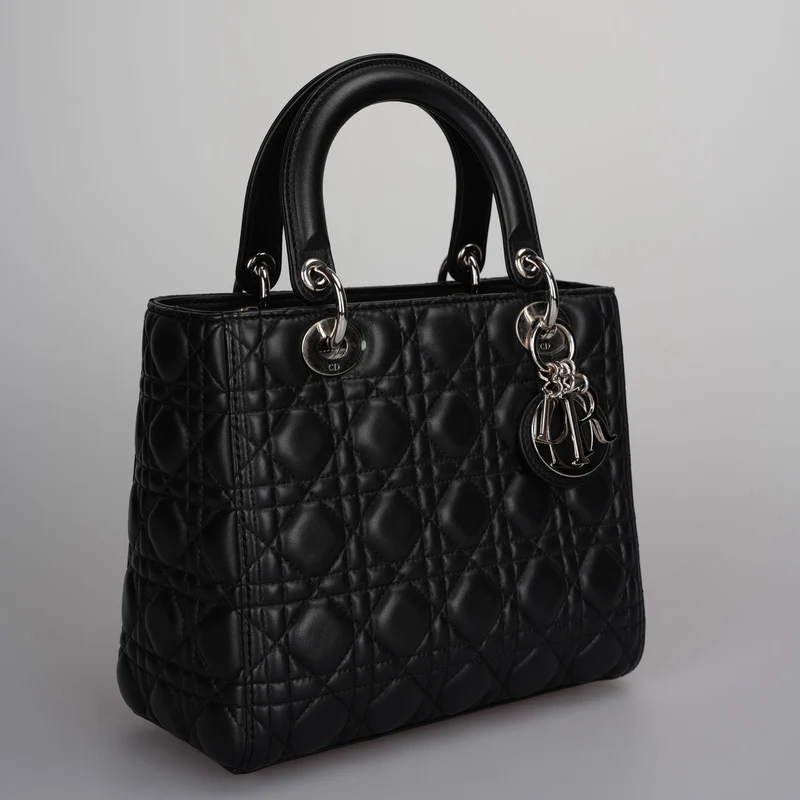 Christian Dior Schwarze mittelgroße Lady Dior Tasche aus Cannage-Lammleder mit silberner Hardware